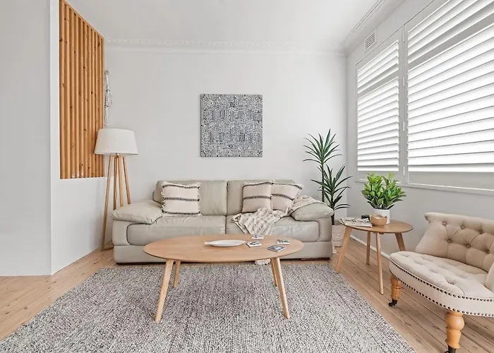 Coastal Corner - Contemporary Chic By The Beach