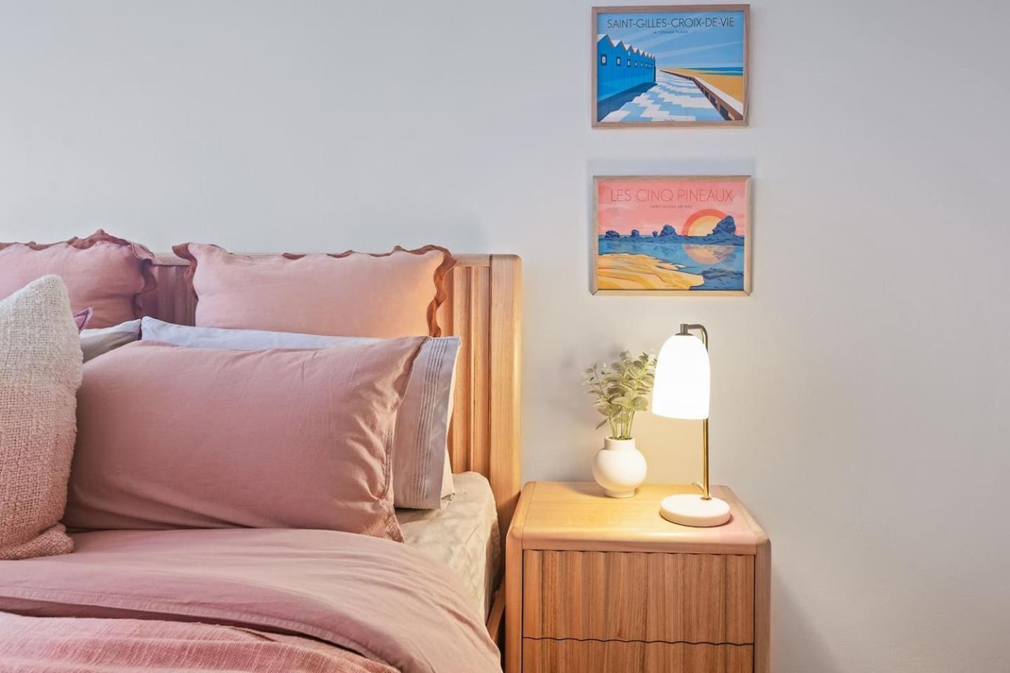Coastal Corner - Contemporary Chic By The Apartment