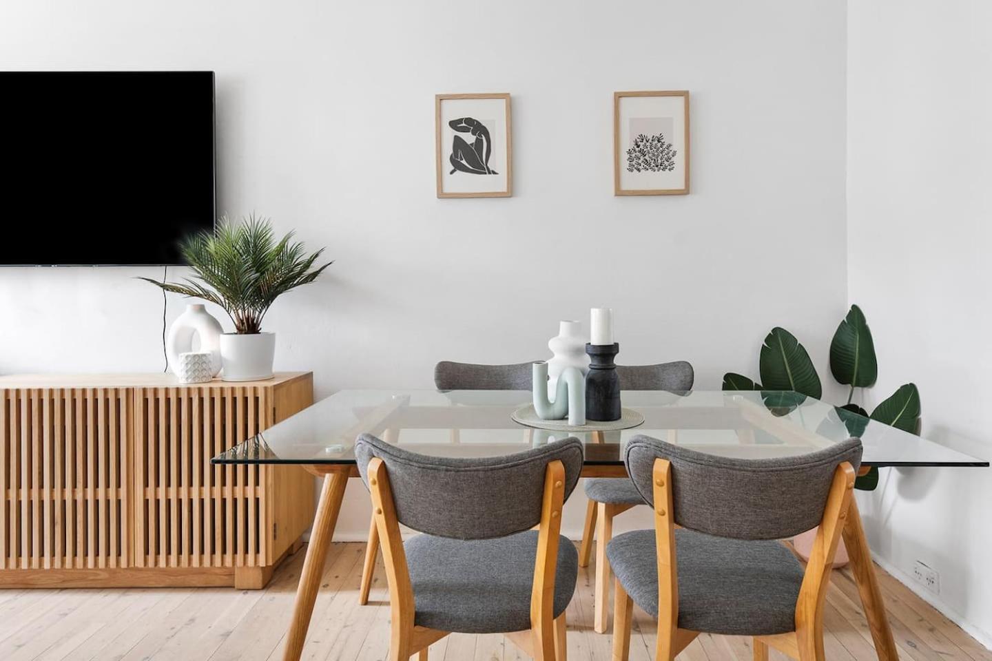Apartment Coastal Corner - Contemporary Chic By The